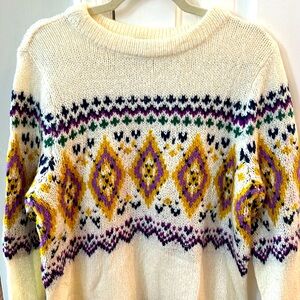 Women's crew neck long sleeve sweater. Size XL. New without tags. never worn.